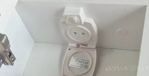 PIRAMIDA AKVA Tükrös fürdőszobai szekrény LED világítással - 100 cm