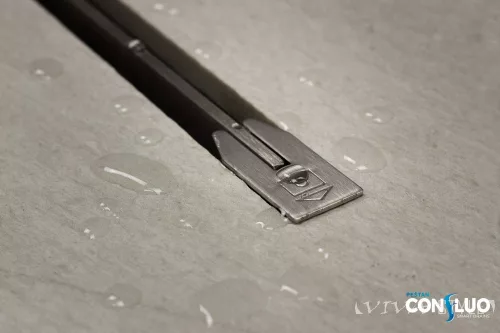 Pestan zuhanyfolyóka Confluo Premium Slim Line 75 cm