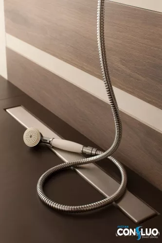 Pestan zuhanyfolyóka Confluo Frameless Line 85 cm