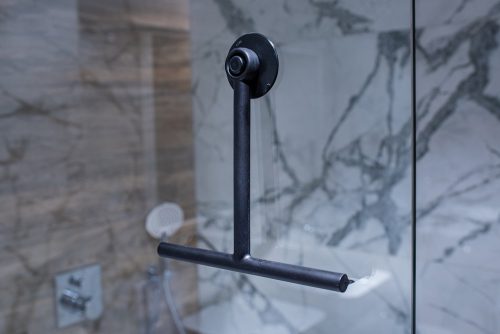 AWD Csepplehúzó fekete, műanyag, tapadókoronggal (1767)