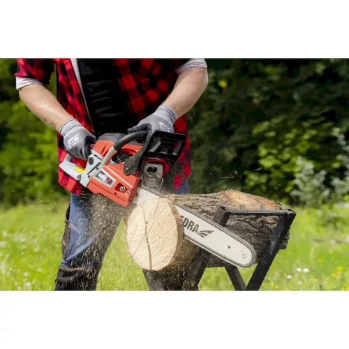 Dedra benzinmotoros láncfűrész 40+45cm, 58cm3 kétütemű, 2,4kW
