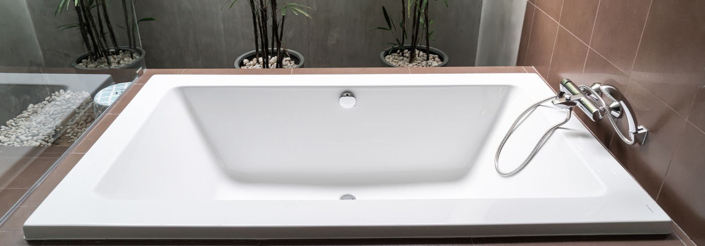 Modern termosztátos kádtöltő csaptelep családi fürdőszobába